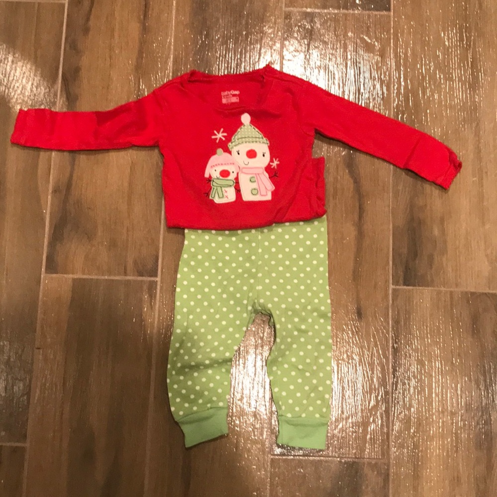 Gap Winter 2 piece pjs 6-12 months